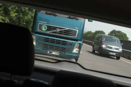 Une Allemande tuée par un sac de gravats jeté sur l'autoroute A2