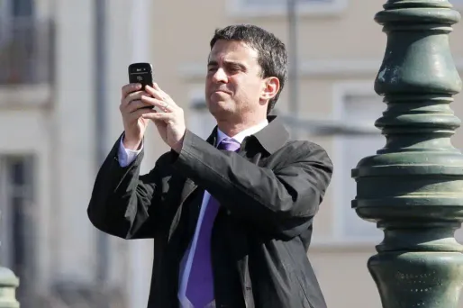 Manuel Valls revient sur Twitter