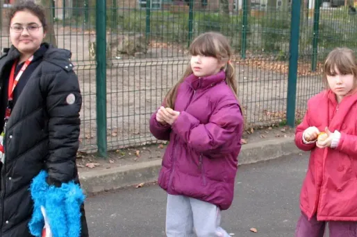 Sur le chemin de l'école, les parents sont imprudents