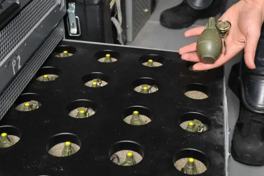Suspension des grenades offensives : les forces de l'ordre inquiètes