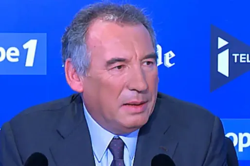 Bayrou : "je ne suis pas sûr que Hollande puisse tenir jusqu'en 2017"