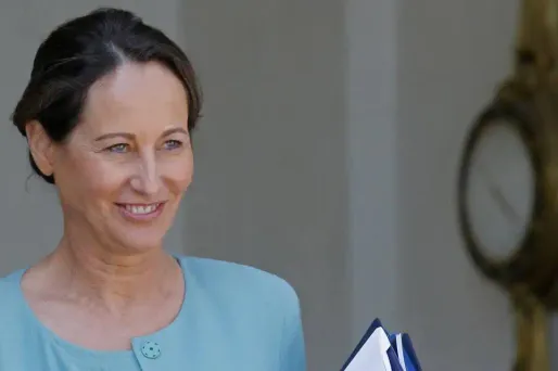 La nouvelle version de l'écotaxe est officiellement reportée "sine die", a indiqué la ministre de l'Environnent.