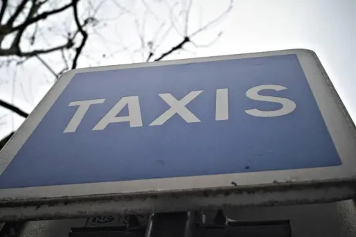Blessée par un taxi pour avoir voulu prendre un VTC