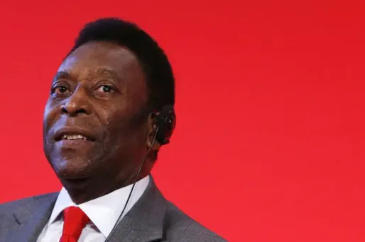 Brésil : le "roi Pelé" de retour à l'hôpital