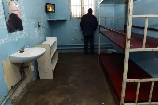 Cellules individuelles : une fenêtre de tir pour les détenus ?