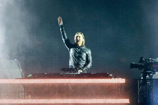 David Guetta : "on danse, avec les larmes aux yeux"