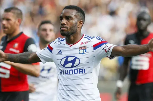 Équipe de France : Lacazette, Perrin et Guilavogui convoqués