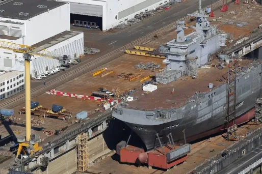 Mistral : Moscou n'envisage pas de sanction "pour l'instant"