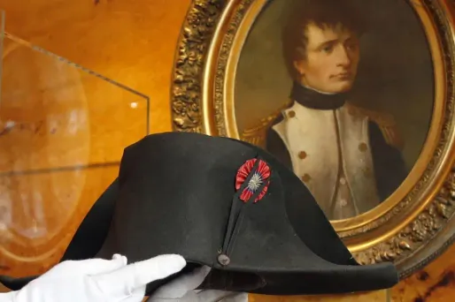 Un bicorne de Napoléon adjugé 1,8 million d'euros