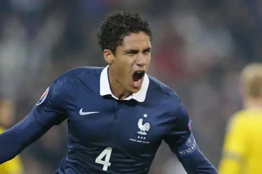 Varane offre la victoire aux Bleus