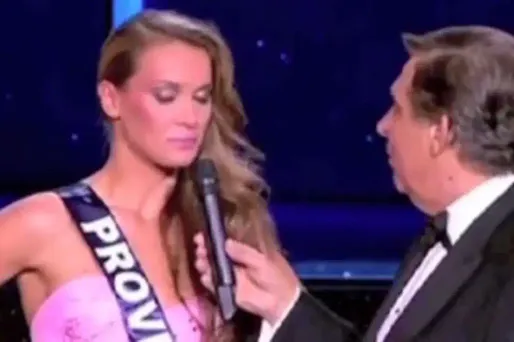 Critiqué par Miss Provence, Jean-Pierre Foucault ironise