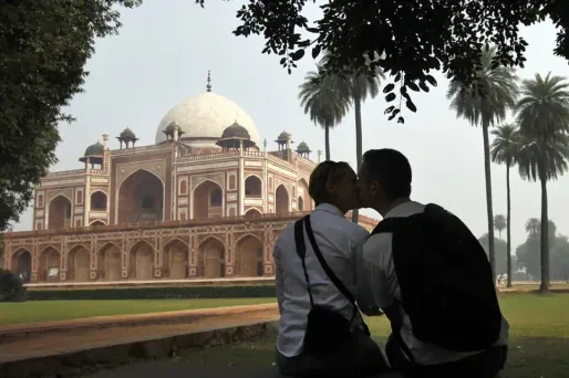 Le mouvement "Baiser d'amour" embrase l'Inde