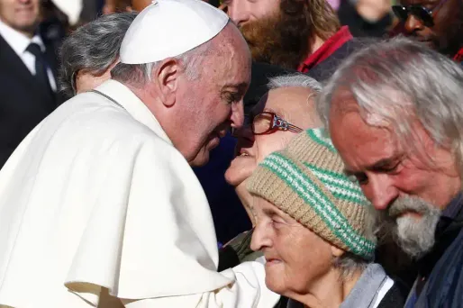 Pour son anniversaire, le pape François offre des duvets aux SDF