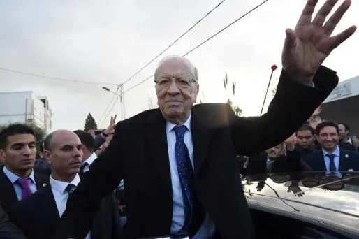 Présidentielle en Tunisie : les deux candidats crient victoire