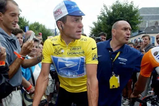 Lance Armstrong, ici sur le Tour 2001, n'a pas "mouillé" l'UCI, dans l'émission d'Oprah Winfrey. © REUTERS