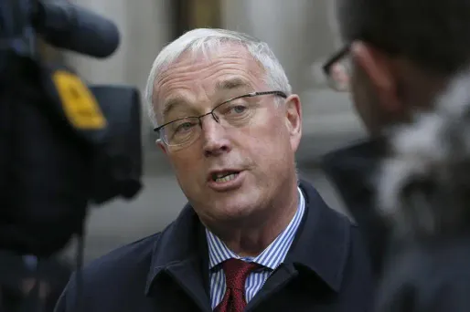 Armstrong : le rétropédalage de l'UCI