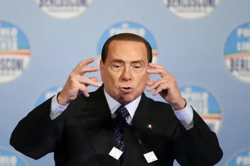 Berlusconi fait l'éloge de Mussolini