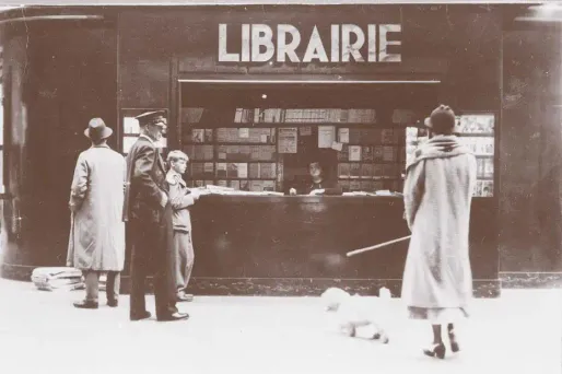 Une libraire à la gare de Cherbourg dans les années 1930