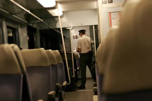 Marseille : un agent jeté sur les voies