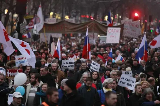 Dimanche, plusieurs centaines de milliers de personnes ont défilé contre le projet de mariage pour tous.