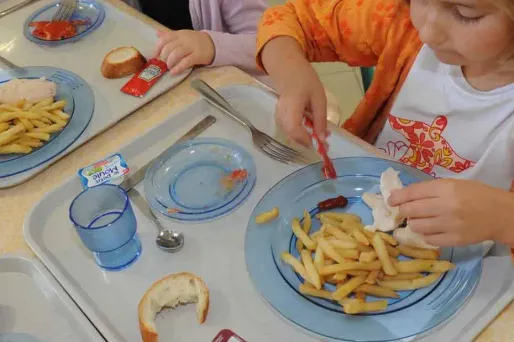 Léa, 5 ans, exclue de la cantine