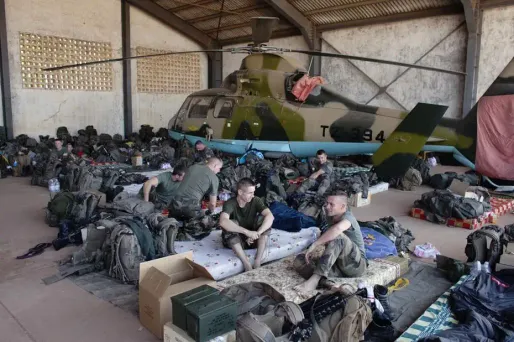 Mali : les soldats français s'engagent au sol