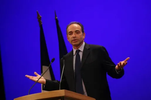 Jean-François Copé laisse entendre que les termes "père" et "mère" pourraient purement et simplement disparaître du Code civil. Une affirmation fausse.