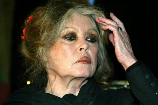 Brigitte Bardot évoque ses raisons de préférer la Russie à la France. Et ajoute : "là-bas, ils n'ont pas l’Aïd-el-Kébir..."