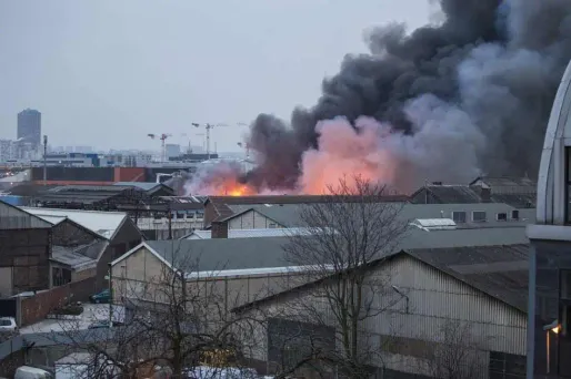 Incendie géant dans un camp rom
