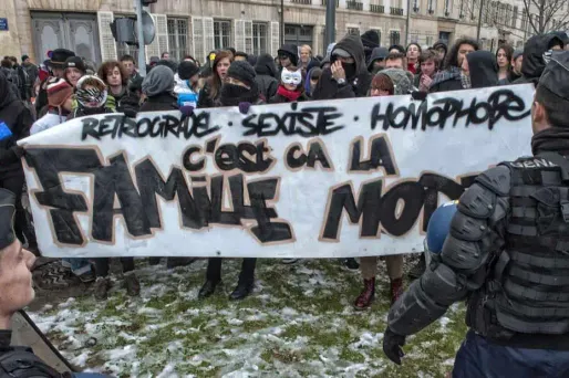 Le bulletin de notes et... un tract anti-mariage gay