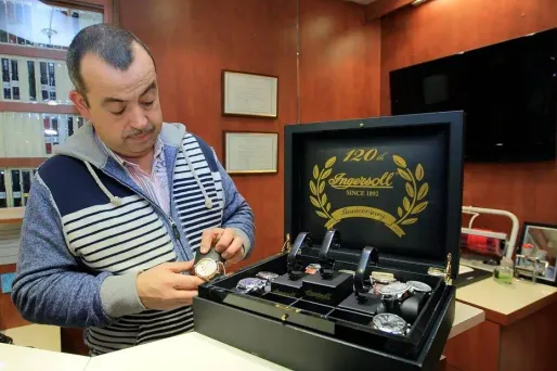 Les voleurs de Laurent Lambert lui ont rendu ses montres, avec un mot d'excuses et une boîte de chocolats.