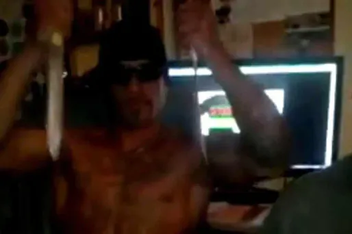 Des détenus se filment, couteaux en main