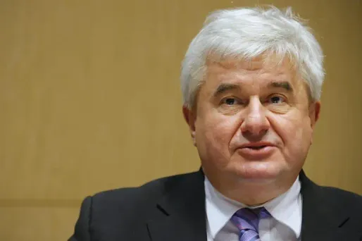 Violences conjugales : Eric Raoult relaxé