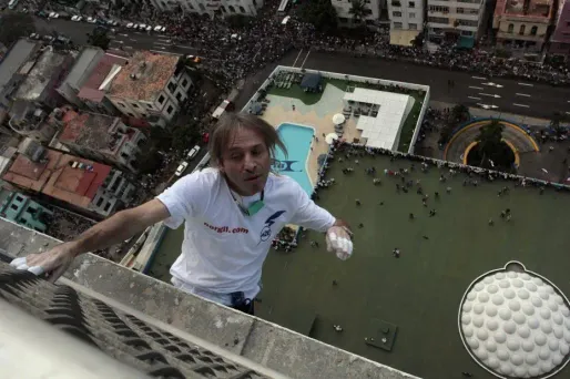 Alain Robert grimpe à Cuba pour Castro