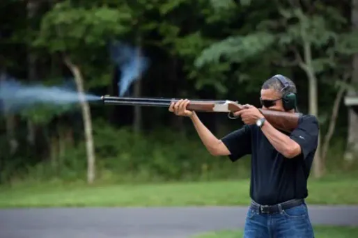 Barack Obama aime aussi tirer au fusil
