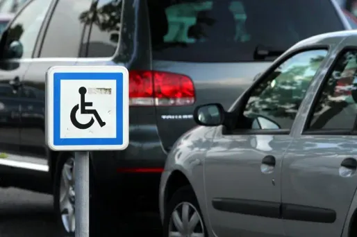 Nice : invalide, il aurait volé 80 valises