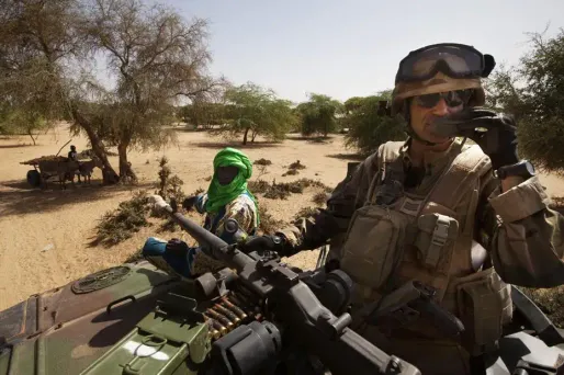 Notre intervention a permis d'obtenir en deux mois des résultats importants : l'offensive des groupes terroristes a été arrêtée (et) les villes reconquises", a souligné François Hollande.