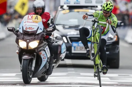 Sagan, marche avant, roue arrière