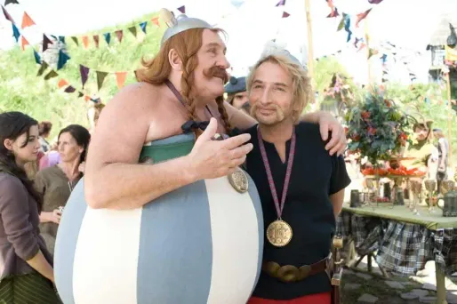 Laurent Tirard, qui a signé "Astérix et Obélix: au service de sa majesté", est le seul à avoir empoché plus de 1 million d'euros en 2012.