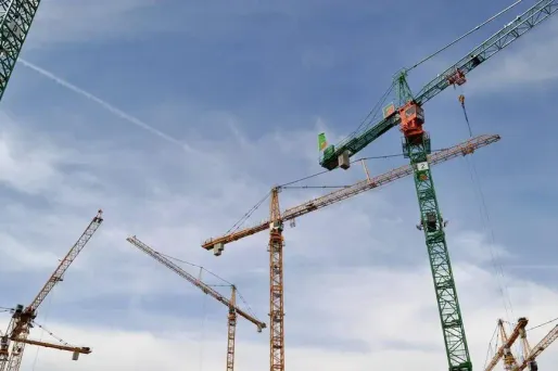 La grand-mère est descendue de sa grue