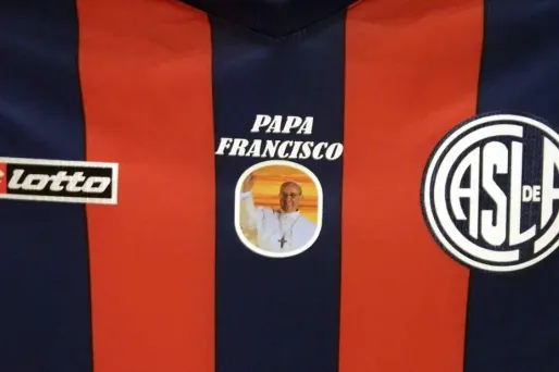 Le pape sur le maillot de San Lorenzo