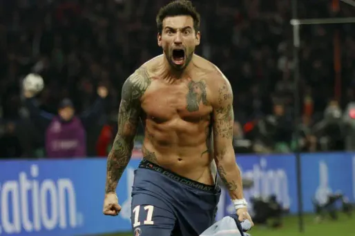 Quand Lavezzi baisse son short