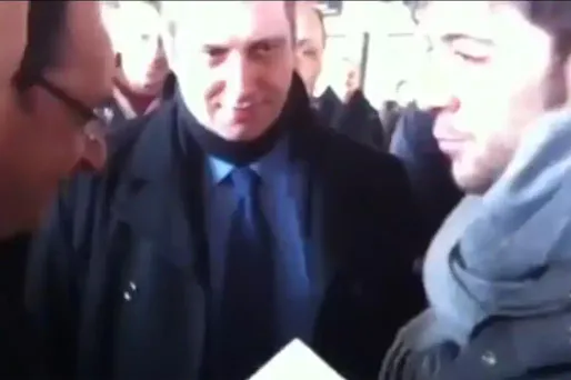 Quand un étudiant donne son CV à Hollande