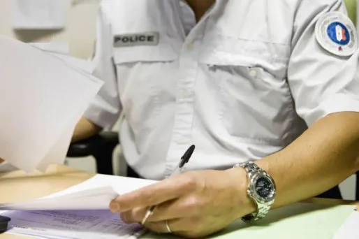 Un officier de police en grève de la faim