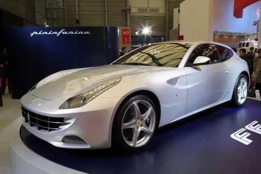 A Dubaï, la police roule en Ferrari