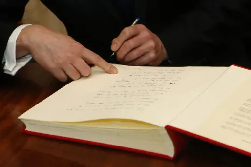 Comment les correcteurs reprennent les auteurs