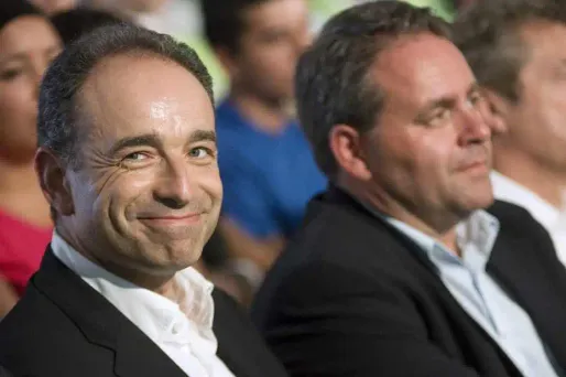 Xavier Bertrand, au second plan, est le premier à avoir remis en cause le principe d'un vote en septembre 2013. Une idée qui n'est pas pour déplaire à Jean-François Copé.