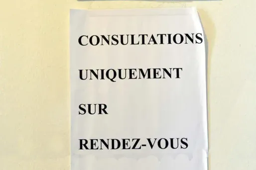 Dérives sectaires, dérives thérapeutiques, parfois les deux combinées: le Sénat se mobilise contre l'influence des mouvements à caractère sectaire dans le domaine de la santé avec 41 propositions, s'appuyant sur le rapport d'une commission d'enquête rendu public mercredi.