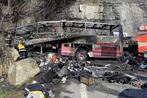 Le chauffeur du car, qui transportait des saisonniers britanniques, a perdu le contrôle du véhicule