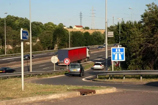 C'est sur cette bretelle de l'autoroute A13 que s'était noué le drame qui a coûté la vie à Mohamed Laidouni.